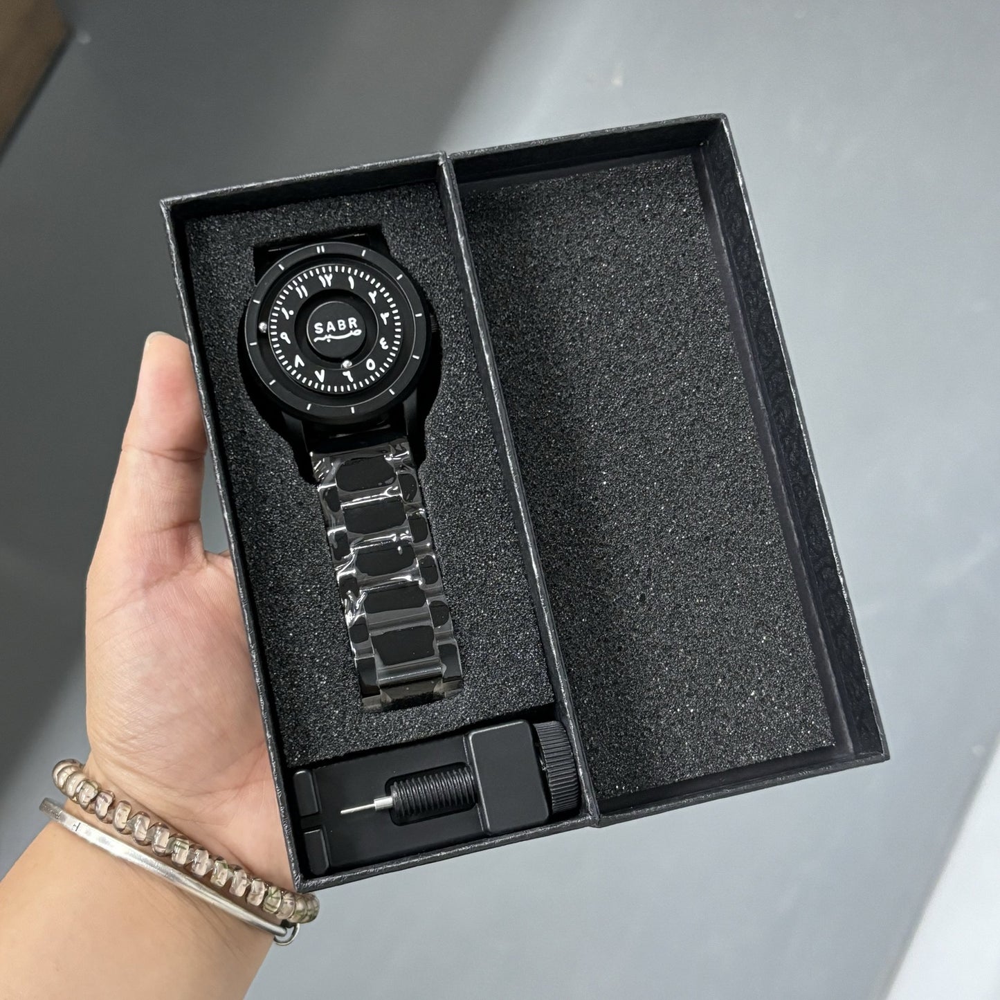 Sabr – Montre Quartz pour Homme | Luxe Magnétique en Acier Inoxydable